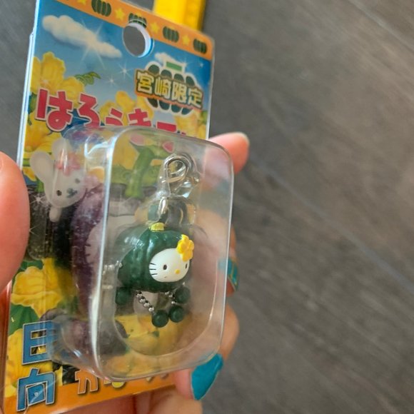 2007 HELLO KITTY PUMPKIN CELL PHONE CHARM - Picture 4 of 9